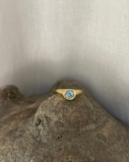 18K Aquamarine Ring