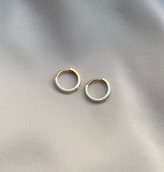 Aro Huggie de 10 mm y oro de 14 quilates